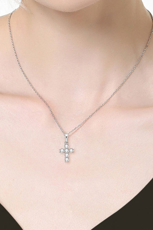 Collar con colgante de moissanita cruzada de plata de ley 925