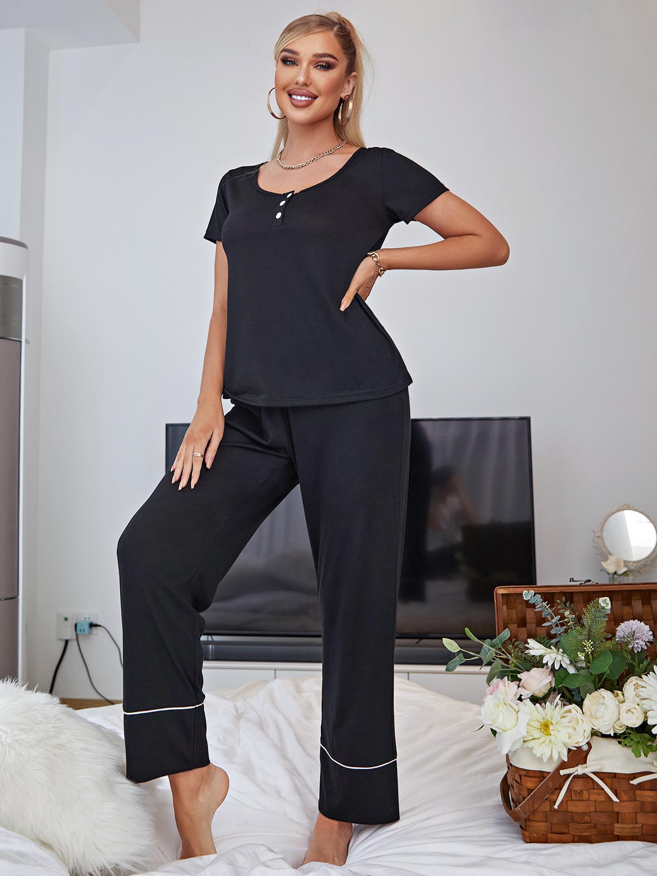 Conjunto de estar por casa con top de escote redondo y pantalones con cintura elástica