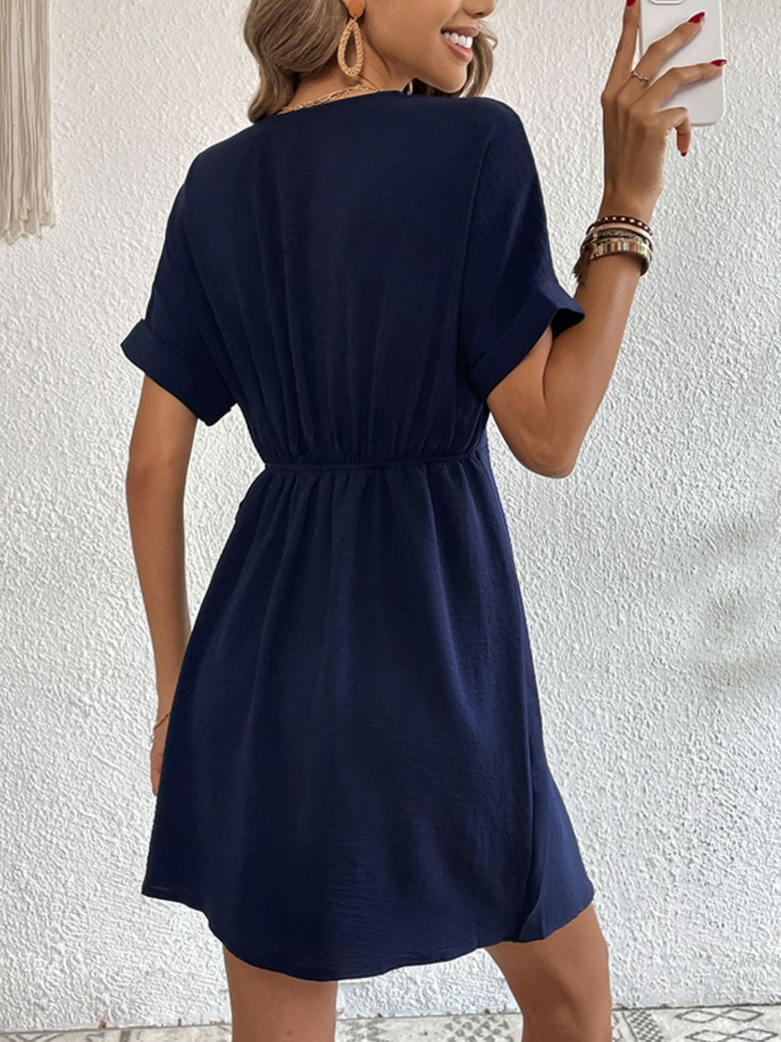 Vestido de sobrepelliz con puños y mangas atadas