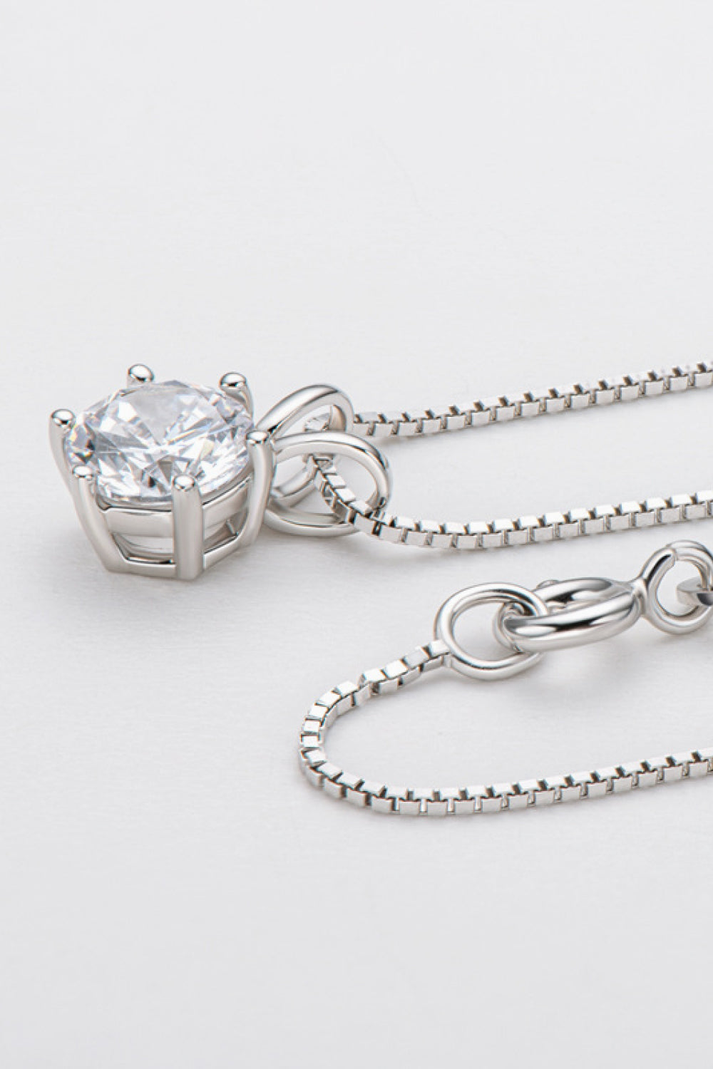 Collar con colgante de moissanita de plata de ley 925 de 1 quilate