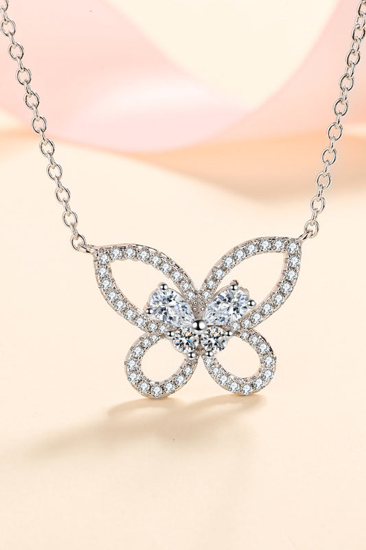 Collar con colgante de mariposa Moissanite