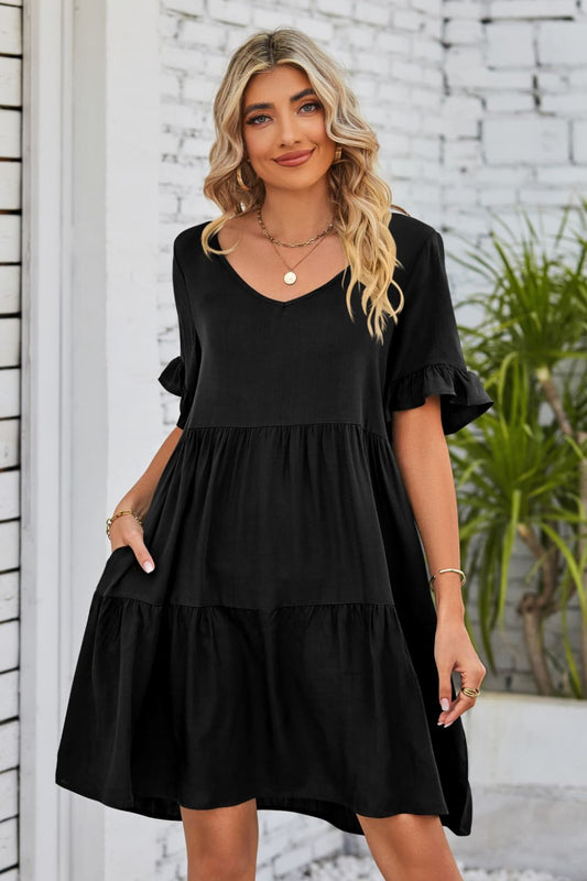 Vestido con escote en V, mangas con volantes y capas