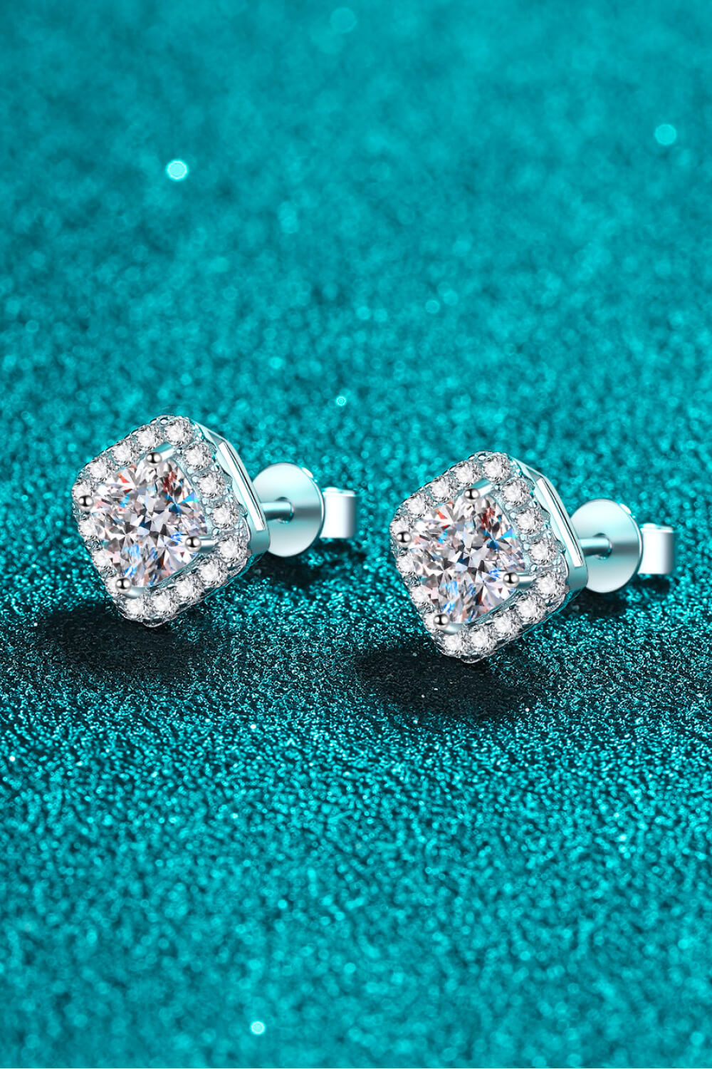 Aretes cuadrados de moissanita de 2 quilates con incrustaciones de plata de ley 925