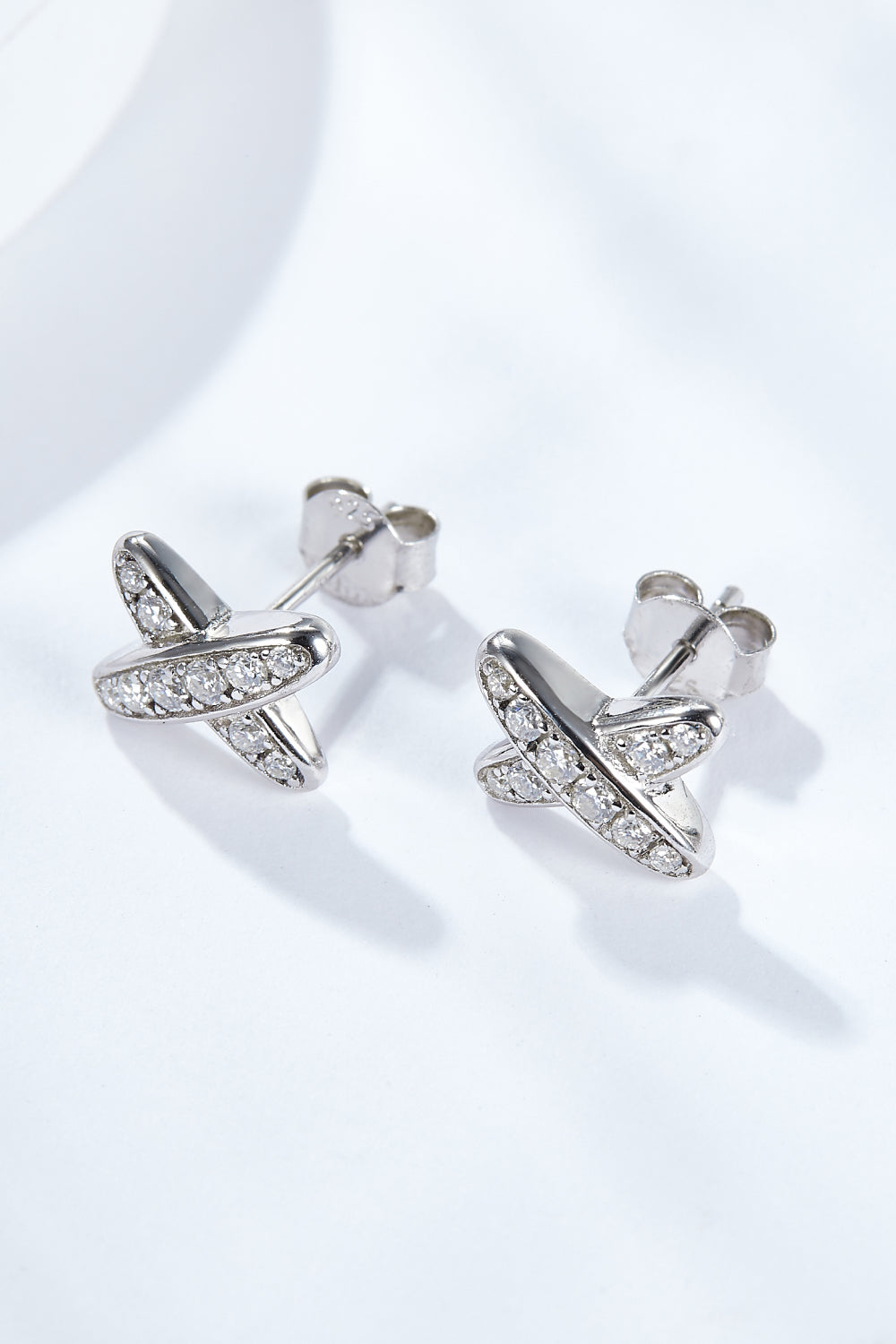 Pendientes de moissanita en forma de X de plata de ley 925