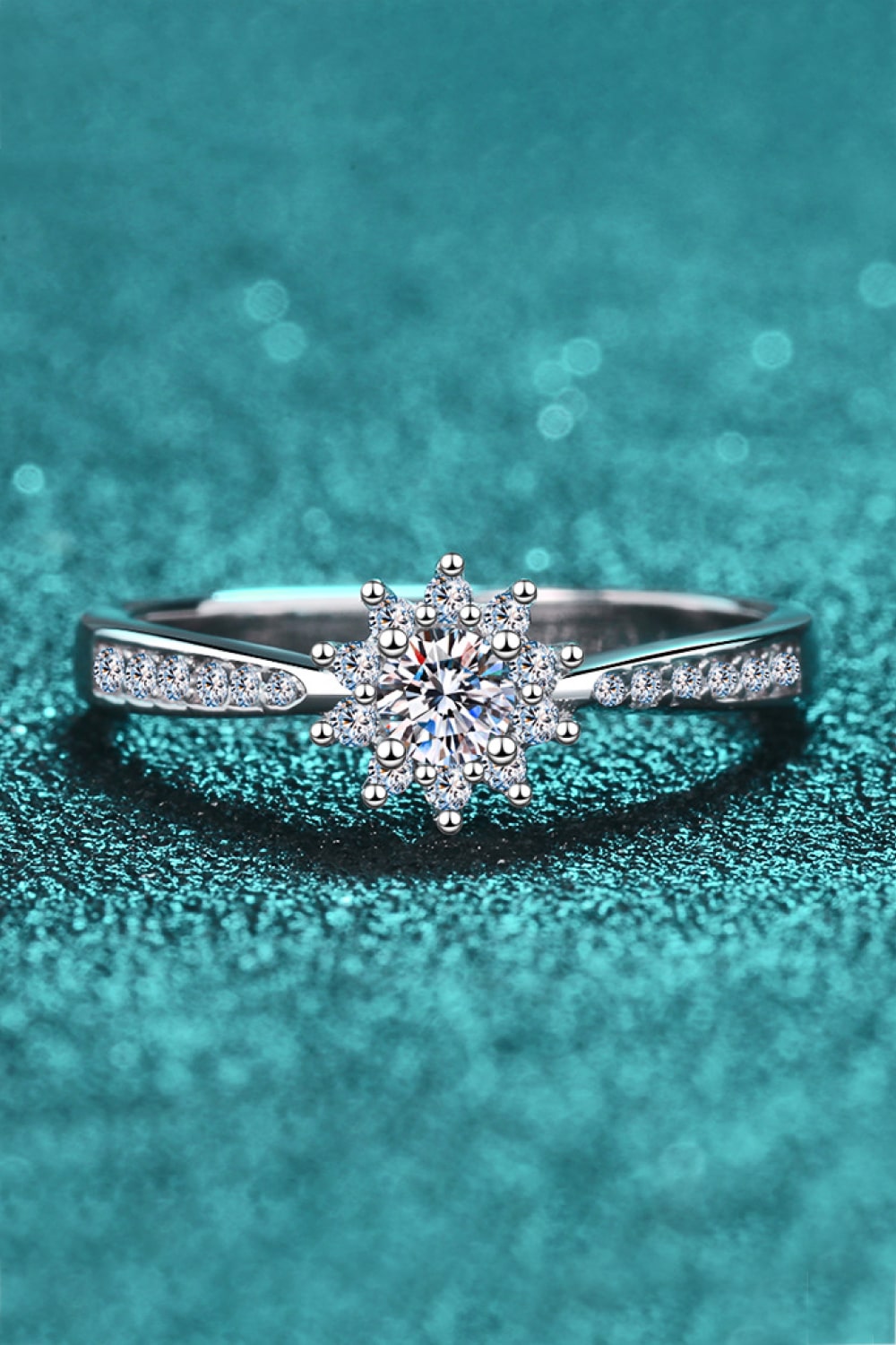 Anillo de copo de nieve chapado en rodio moissanite