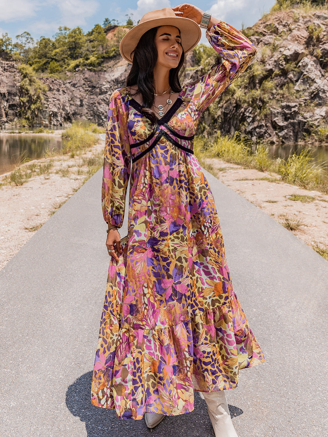 Vestido de manga larga con escote en V y estampado