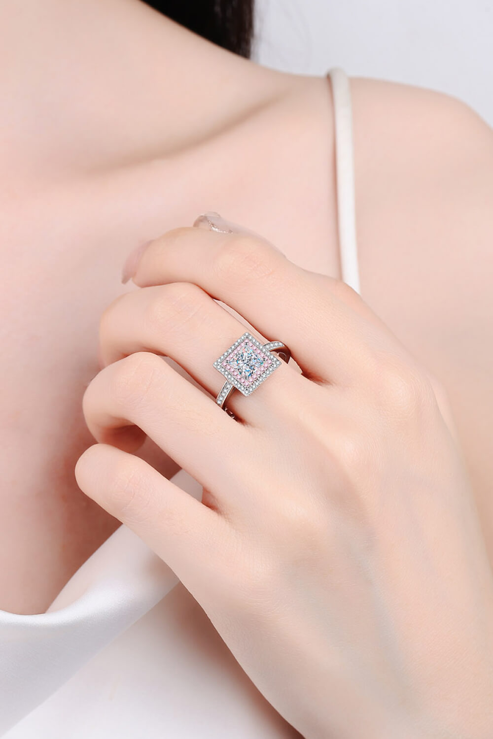 Anillo de moissanita de 1 quilate Stay Elegant