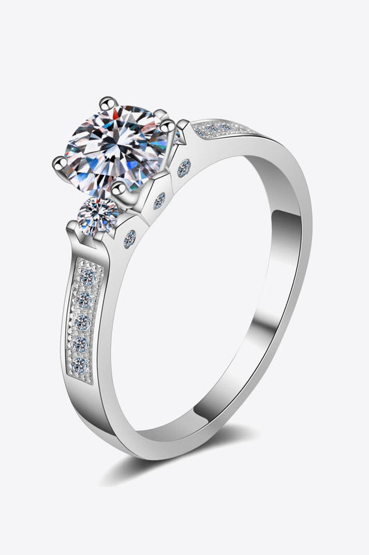 Anillo chapado en rodio Moissanite Lucky Charm