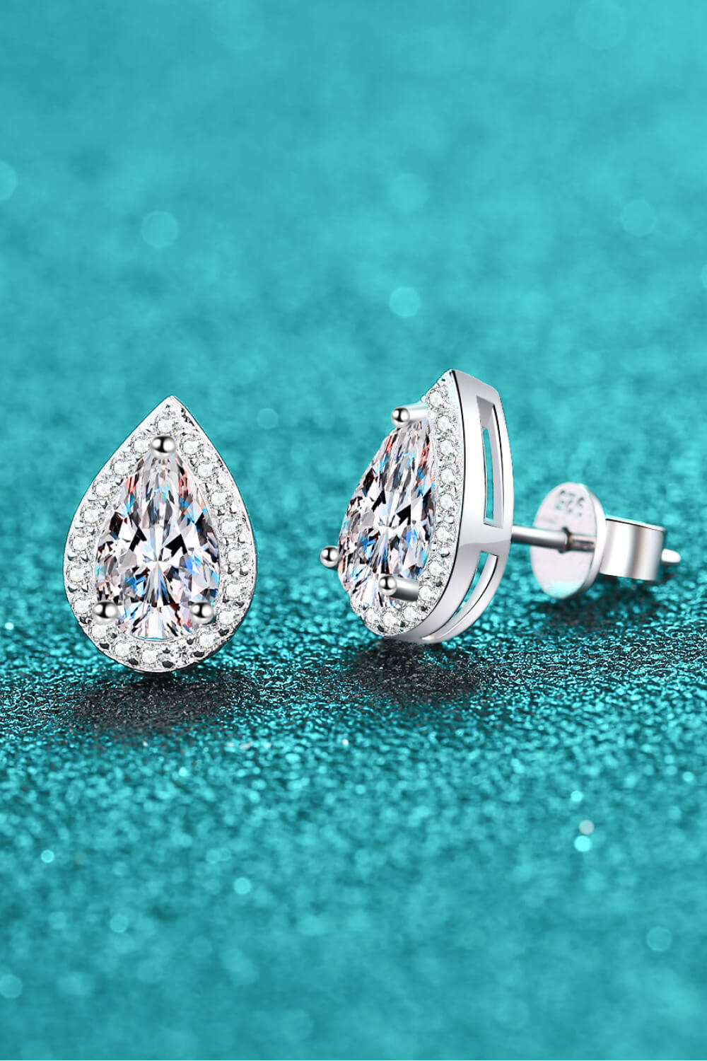Aretes de moissanita con forma de lágrima