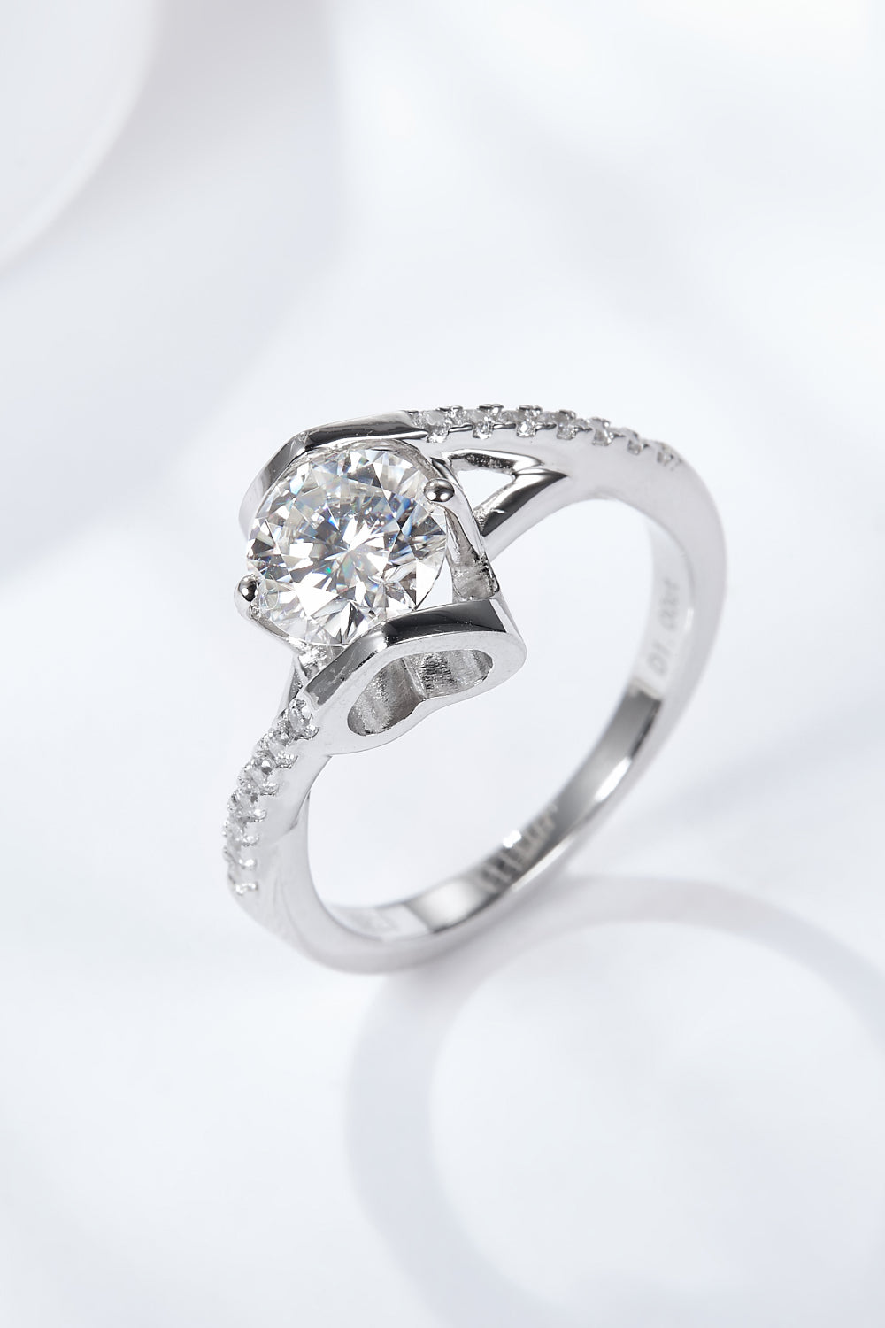 Anillo de moissanita chapado en platino Limitless Love