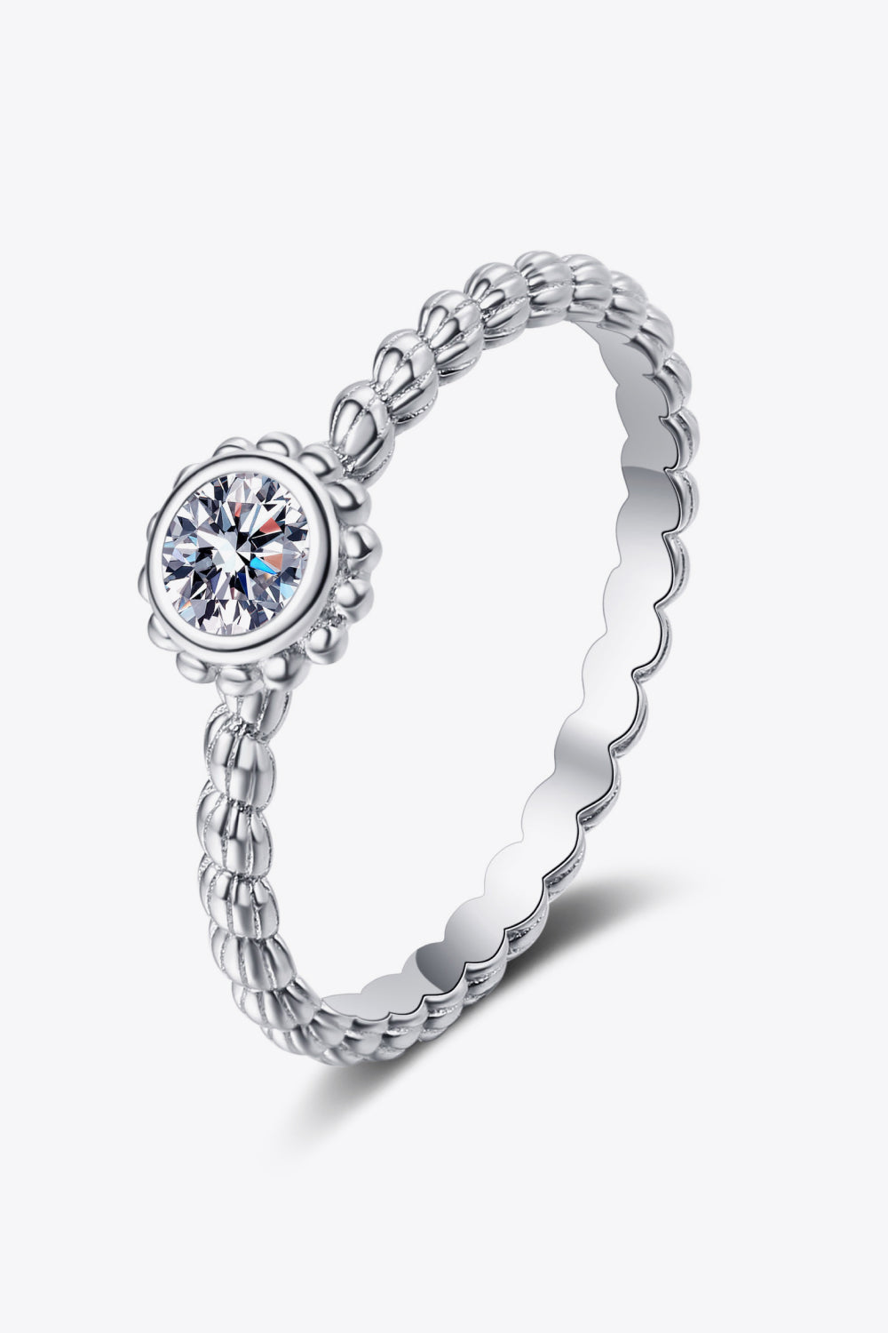Anillo de moissanita con baño de rodio