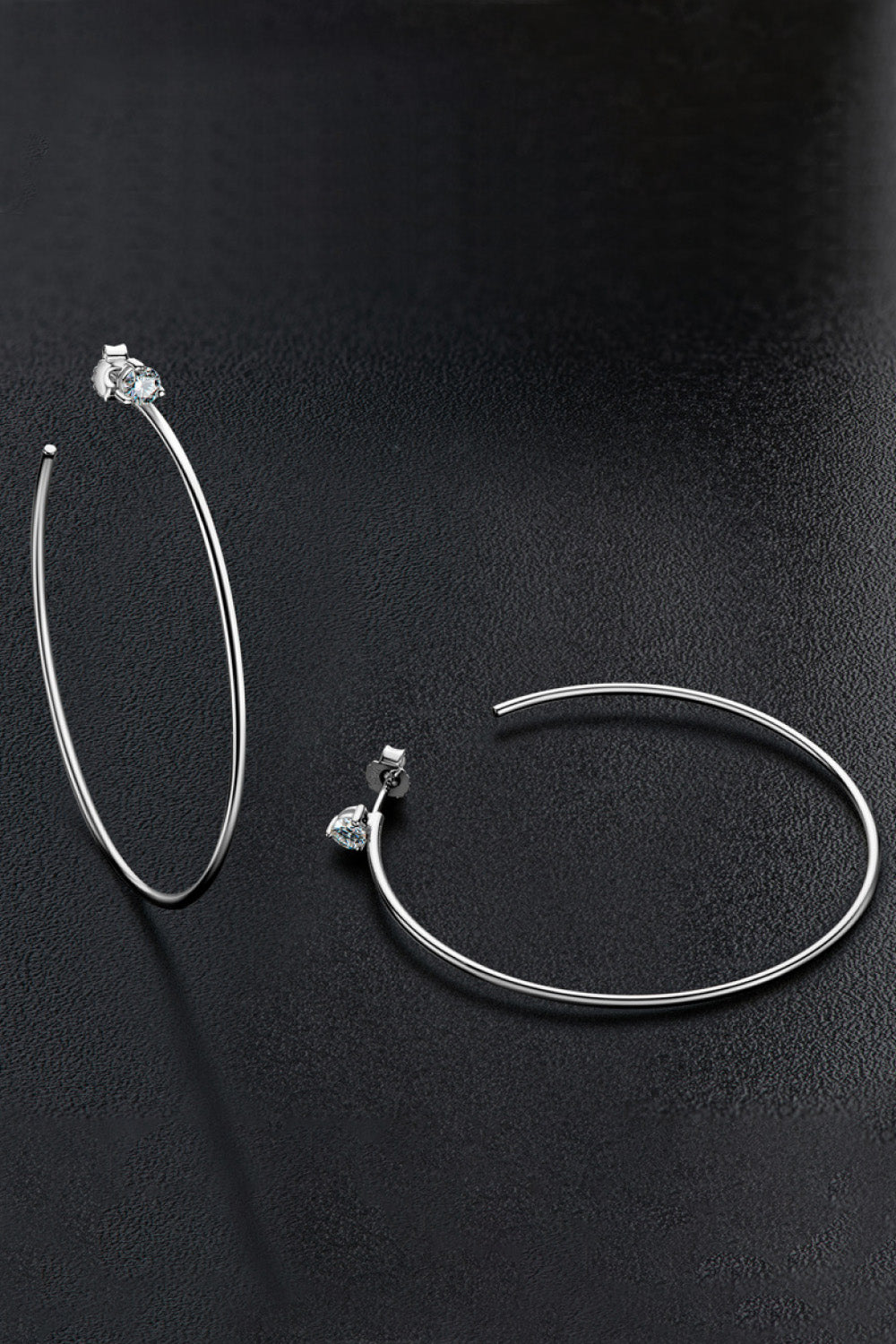 Pendientes de aro de moissanita de plata de ley 925