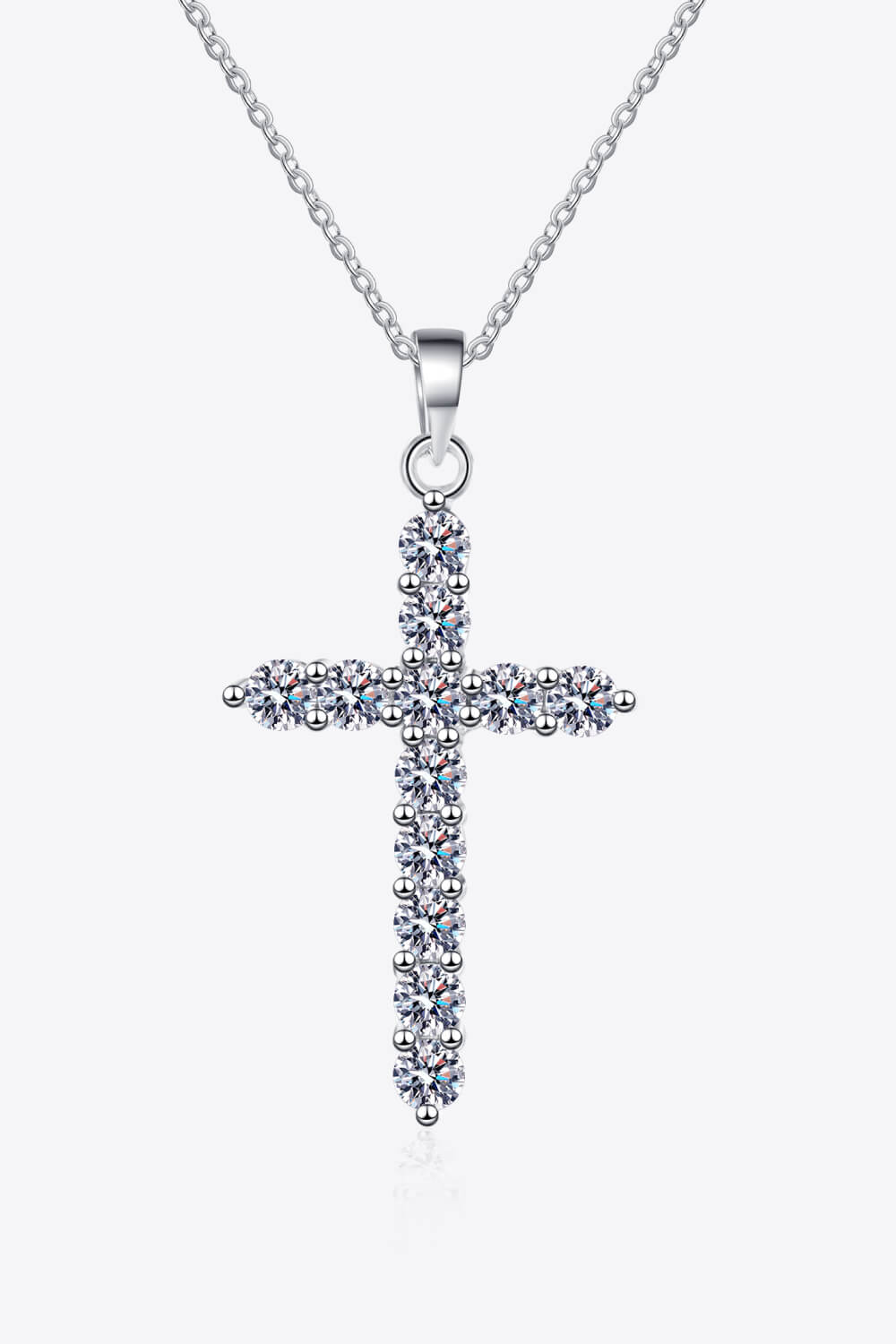 Collar de moissanita con cruz de plata de ley 925